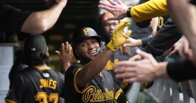 Edward Olivares comandó triunfo de Pittsburgh sobre Chicago