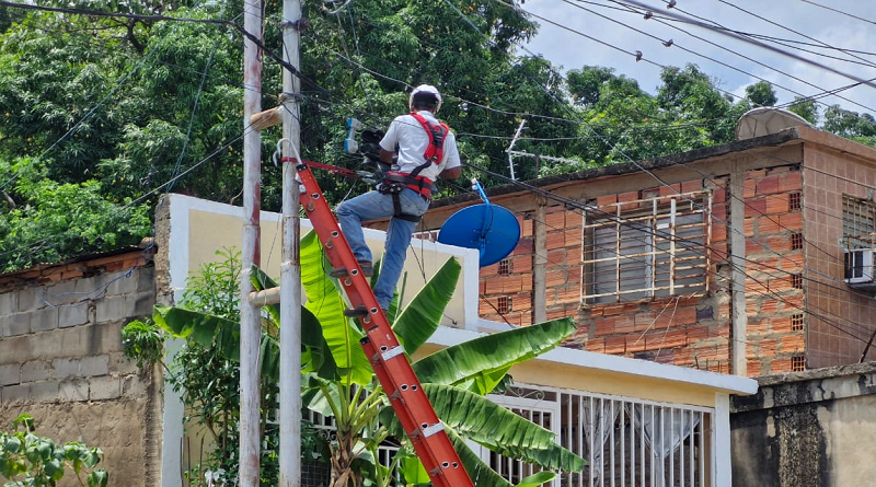Restablecen servicios de telefonía e internet a familias de Anzoátegui