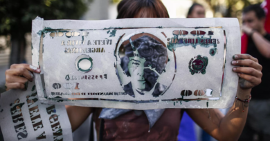 Argentina enfrenta segunda huelga general en respuesta a la caída salarial