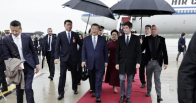 Presidente de China Xi Jinping llega a París en visita de Estado