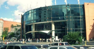 Centros comerciales generan más empleos