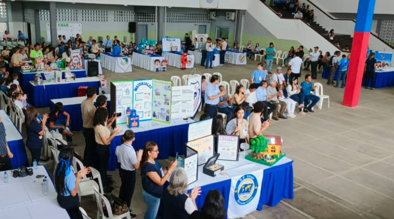 Estudiantes de Bolívar mostraron sus habilidades en Ferias de Innovación científica