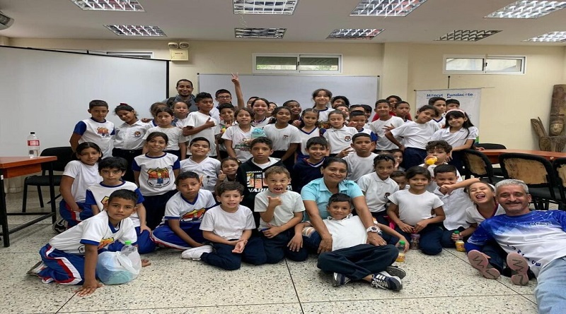 Estudiantes larenses descubren cómo funcionan laboratorios de biotecnología