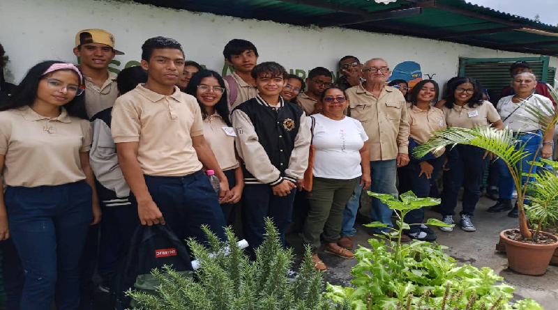 Fomentan la siembra y cosecha en Centros Productivos Agrourbanos