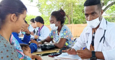 Jornada de Atención Médica de la GMVJ Beneficia a Jóvenes en Biruaquita