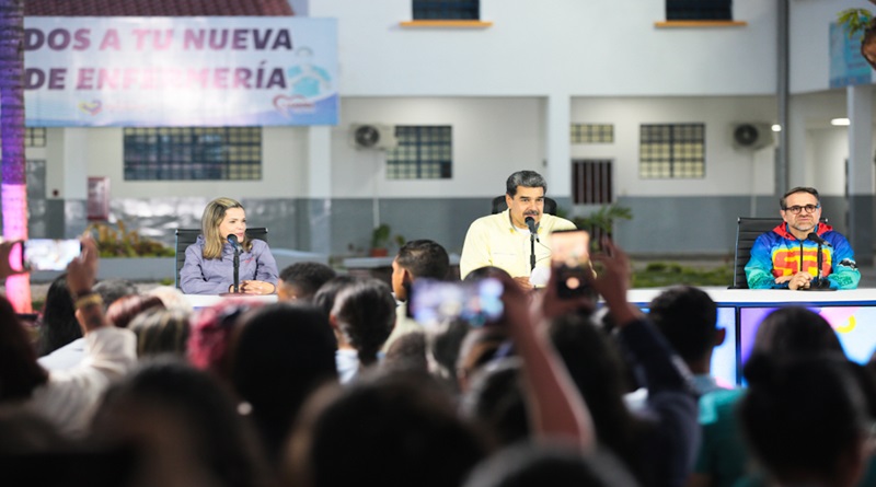 Presidente pide atajar problemas de salud mental generados por RRSS