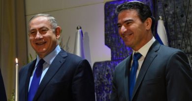 Exjefe del Mossad amenazó a la fiscal de la Corte Penal Internacional por investigar crímenes en Palestina (Benjamín Netanyahu y Yossi Cohen /Kobi Gideon / GPO)