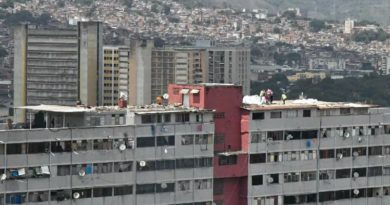 Inician labores de recuperación en edificios de Lomas de Urdaneta