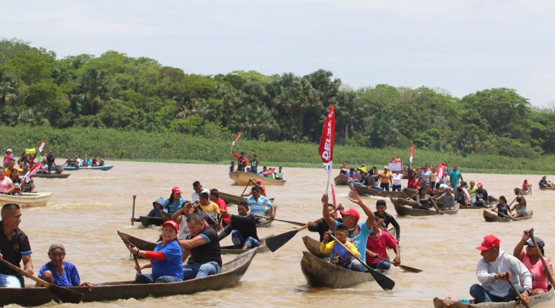 Pueblo Warao realiza movilización fluvial en respaldo al presidente Nicolás Maduro