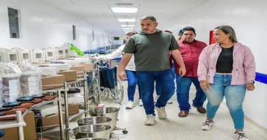 Entregan dotación a quirófanos del Hospital Luis Razetti en Barcelona