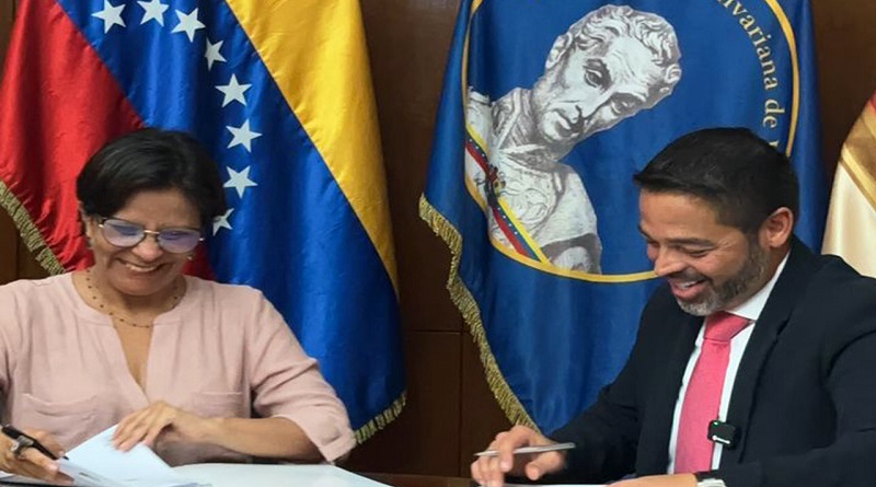 Defensa pública firma convenio académico con la UBV