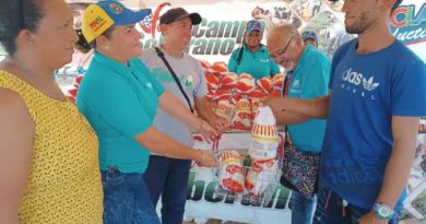 Benefician a familias de Anaco con jornada de la Feria del Campo Soberano