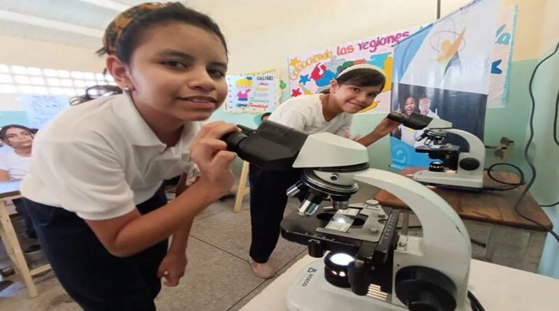 Aprenden sobre la luz y el uso de microscopios en Anzoátegui