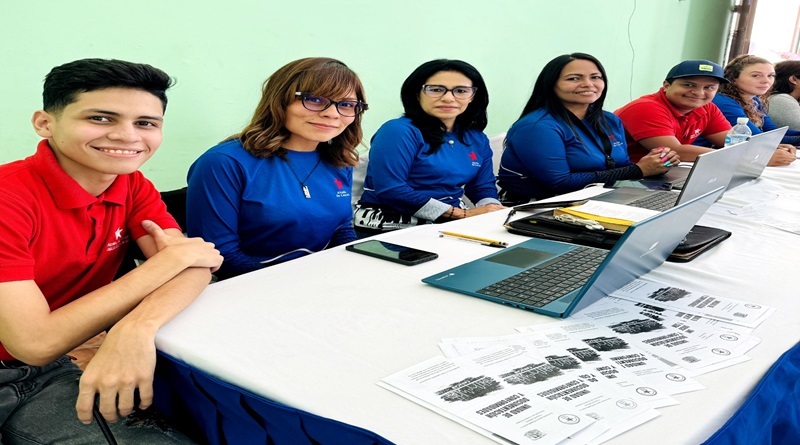 Caraqueños realizan sus trámites legales en Casa del Obrero