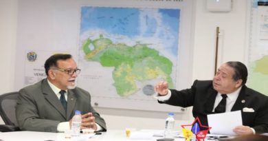 Diputado Hermann Escarrá: No cederemos ni un centímetro del Esequibo