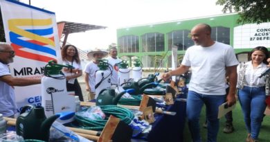 Entregan insumos y equipos a primeros 300 CLAP en Miranda