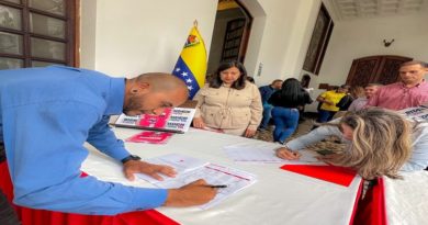 Trabajadores de Caracas firman respaldo a PDVSA y reclaman: “¡Biden, levanta tu bloqueo YA!”