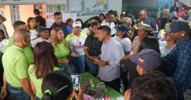 Igualdad y Justicia Social Hugo Chávez atiende a familias de la Cota 905