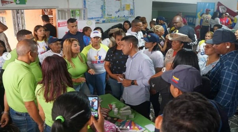 Igualdad y Justicia Social Hugo Chávez atiende a familias de la Cota 905
