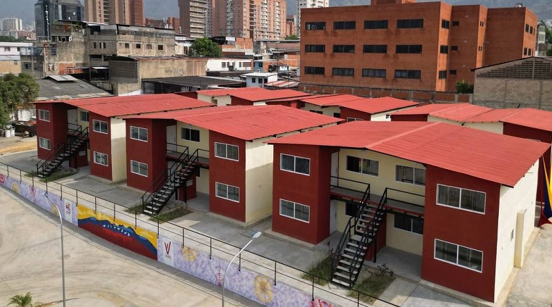 Se entregaron 24 nuevas viviendas a familias del Urbanismo Boleíta Sur, municipio Sucre