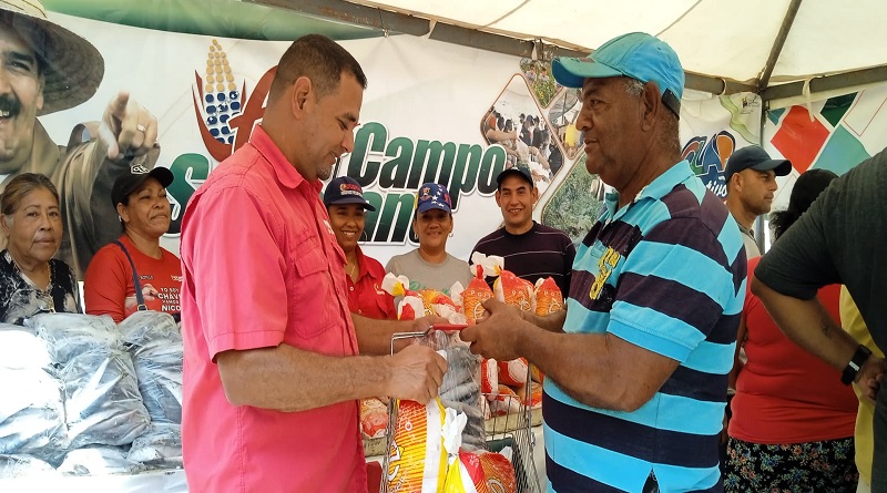 Más de mil familias son atendidas con la Feria del Campo Soberano en Anzoátegui