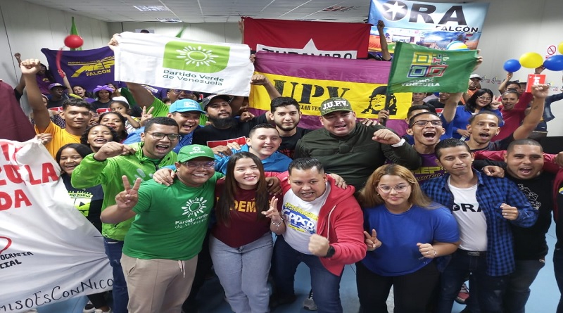 Juventud de Falcón se restea con el presidente Nicolás Maduro