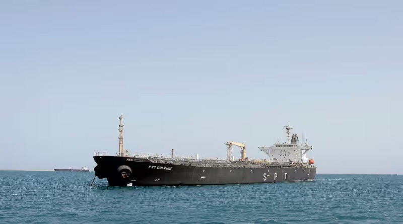 Barco atacado por hutíes se hunde en el golfo de Adén