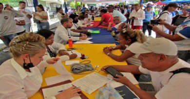 Adultos mayores atendidos en jornada integral en Charallave