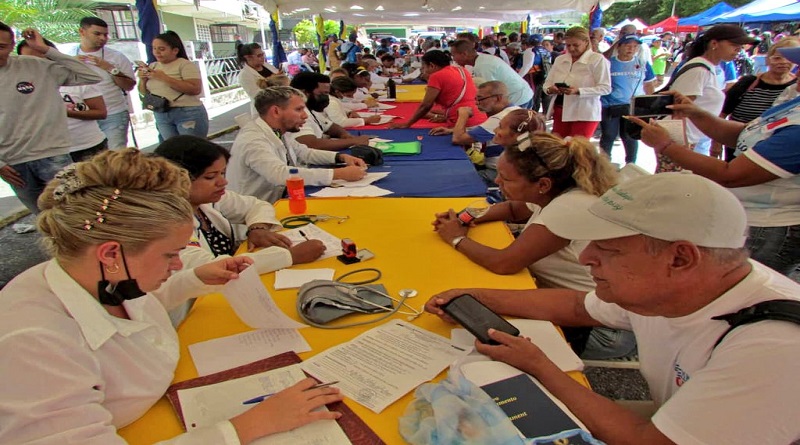 Adultos mayores atendidos en jornada integral en Charallave