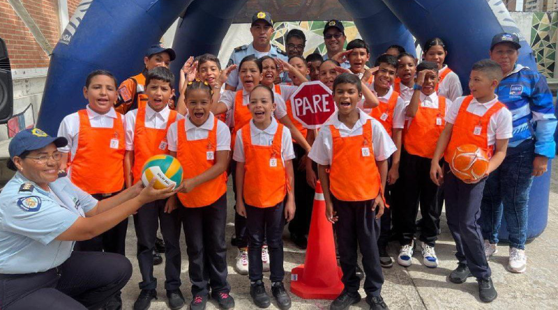 Fortalecen los valores de la seguridad en niños de Petare con nueva patrulla escolar