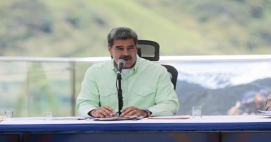 Jefe de Estado entrega cisternas para distribuir combustible en la región Andina