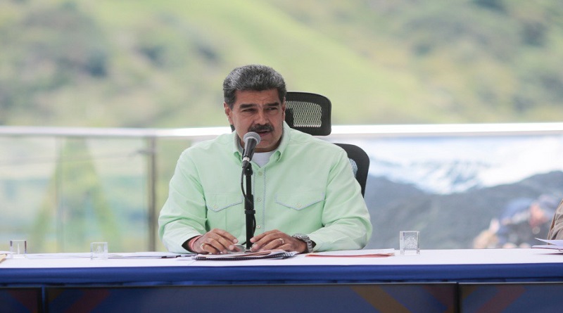 Jefe de Estado entrega cisternas para distribuir combustible en la región Andina