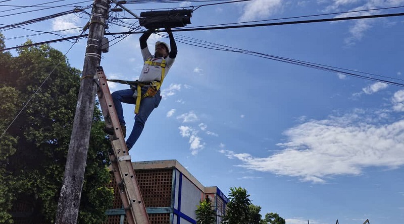 Usuarios de Caracas reciben equipos módem Wi-Fi a través del 1x10