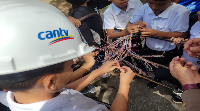 Estudiantes de Lara y Mérida conocen sobre el mundo de las telecomunicaciones