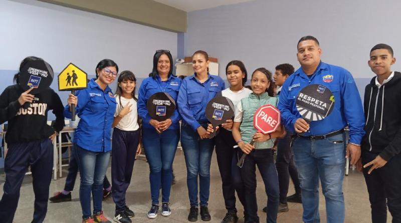 Estudiantes de Caracas participan en charlas de educación vial