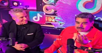 Actor Fernando Carrillo y Presidente Nicolás Maduro Moros en Tik Tok Live