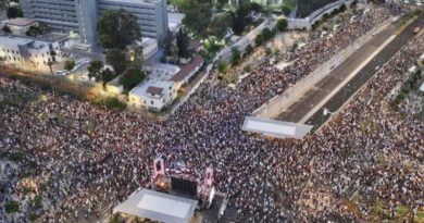 Miles de israelíes protestan contra el ministro Netanyahu