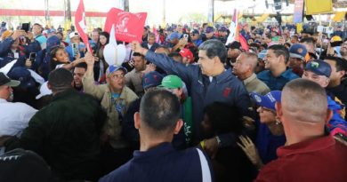 Presidente Maduro rinde homenaje a clase obrera en visita a Bolívar