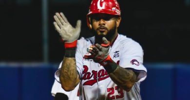 Caciques Distrito Capital Refuerza su ofensiva con Jordany Valdespin