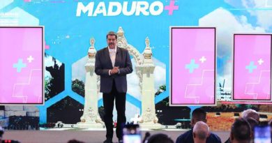 El presidente de la República Bolivariana de Venezuela, Nicolás Maduro Moros, tras resaltar las bondades económicas del estado Carabobo, anunció durante la educación número 51 del programa Con Maduro+, que el país registra la producción casi un millón de barriles diarios de petróleo, con tecnología propia.