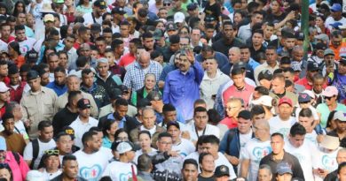 Presidente Maduro comparte con los caraqueños en fiesta electoral
