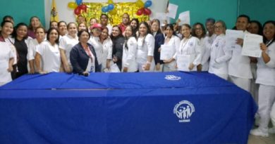 Profesionales de la enfermería reciben clasificación en Barinas