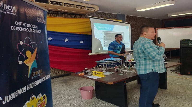 Refuerzan aulas de ciencia con la entrega de kits de química en Carabobo