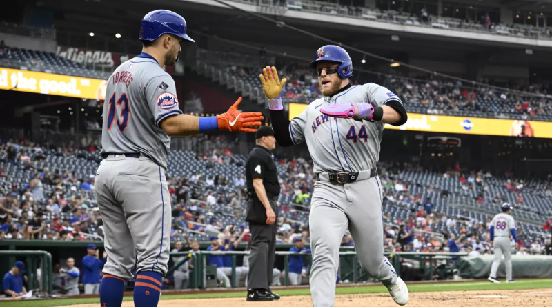 Luis Torrens impulsa a los Mets con su primer jonrón de la temporada
