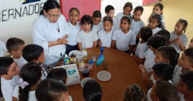 Estudiantes participan en talleres sobre agricultura sostenible y química en Yaracuy