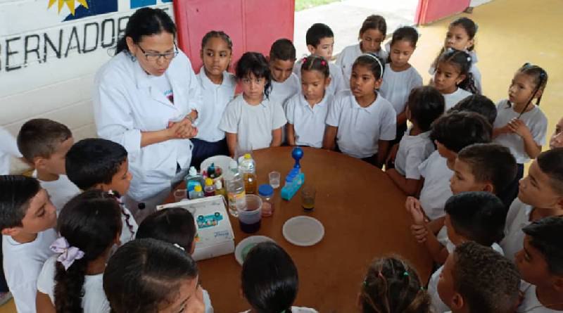 Estudiantes participan en talleres sobre agricultura sostenible y química en Yaracuy