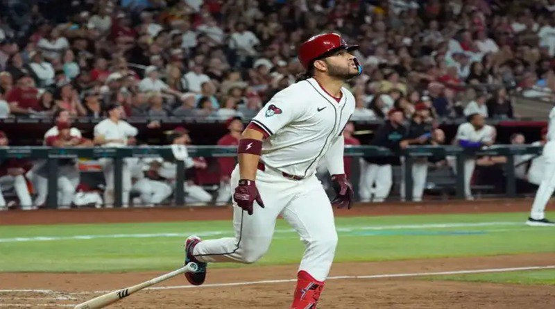Pelotero venezolano Eugenio Suárez la botó en triunfo de Arizona