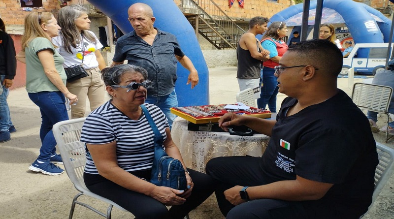 Pueblo de San Pedro de Los Altos en Miranda recibe atención médica