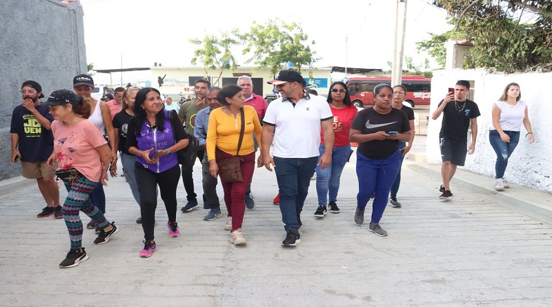 Canalizan 185 metros lineales de aguas servidas en Playa Verde de La Guaira
