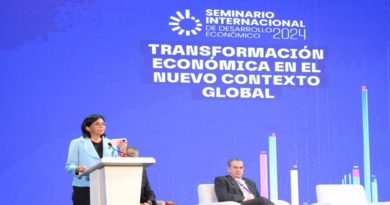 Presidente Maduro participa en II Seminario de Desarrollo Económico